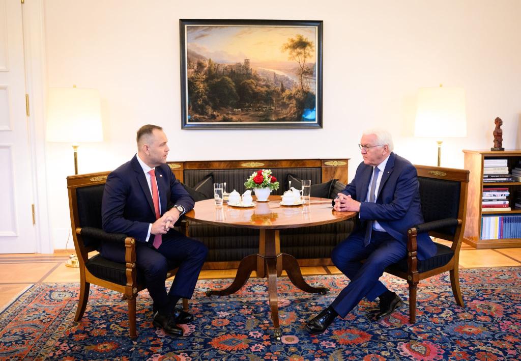 Bundespräsident Steinmeier lehnte im Gespräch mit seinem polnischen Kollegen Nawrocki Reparartionsforderungen erneut ab - Foto: Bernd von Jutrczenka/dpa-Pool/dpa