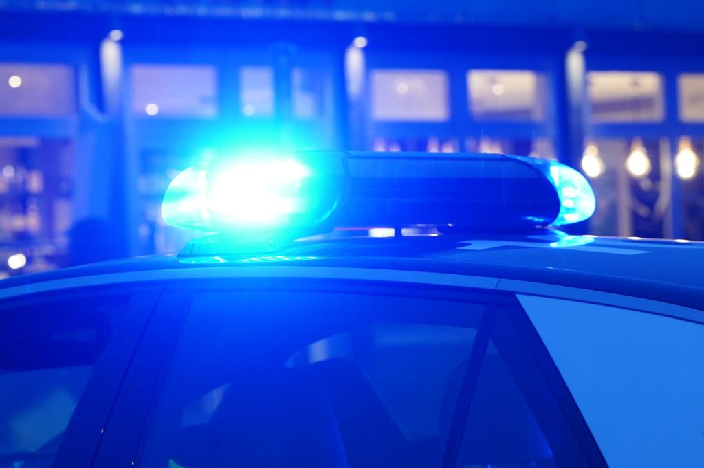 An einer Schule in Leverkusen gibt es einen Polizeieinsatz (Archivbild). - Foto: Marcus Brandt/dpa