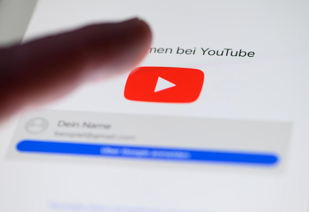 Autoren von Youtube-Videos bekommen Zugang zu neuen KI-Werkzeugen. (Illustration) - Foto: Robert Michael/dpa