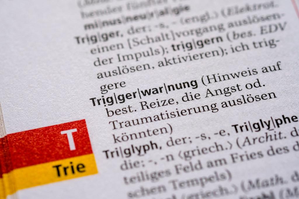 Triggerwarnungen sollen dabei helfen, Reizen bewusst wahrzunehmen oder zu vermeiden, die an traumatische oder unangenehme Situationen erinnern. (Archivbild) - Foto: Jens Kalaene/dpa