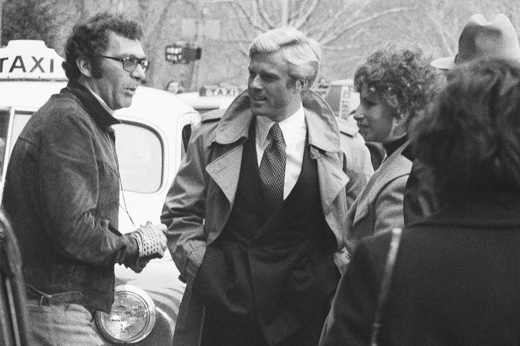 Robert Redford und Barbra Streisand beim Dreh des Kinoklassikers «So wie wir waren». - Foto: Marty Lederhandler/AP/dpa