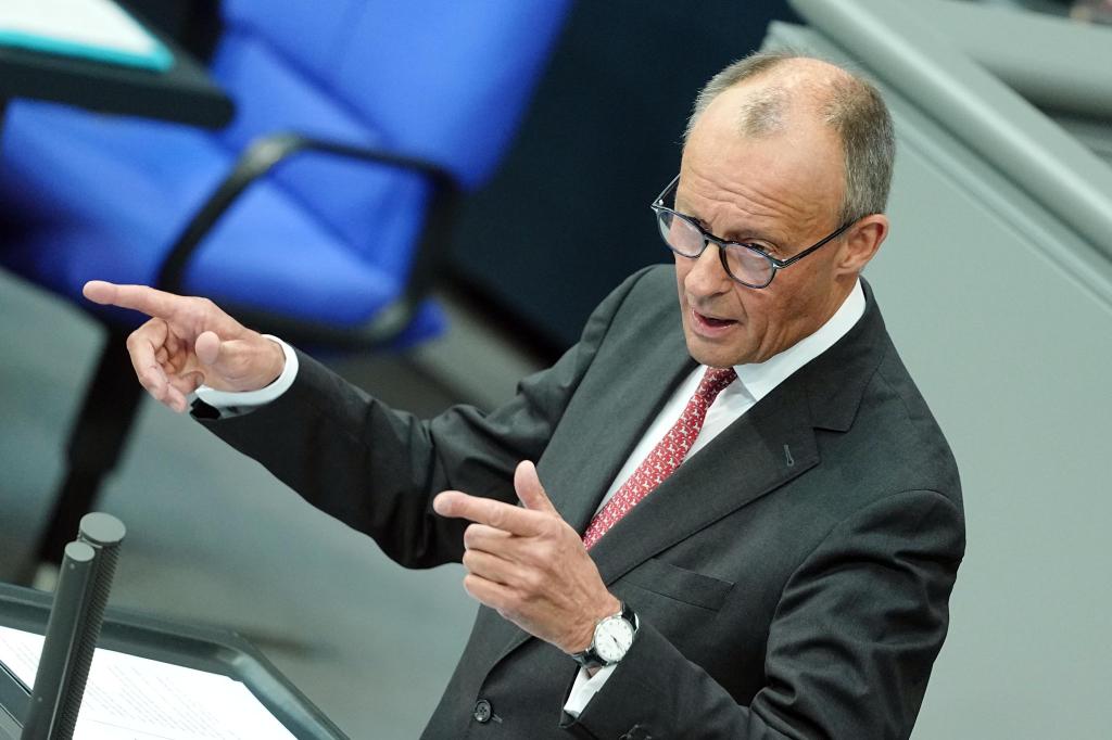 In der Generaldebatte des Bundestags stimmt Merz die Bürger auf den «Herbst der Reformen» ein. - Foto: Kay Nietfeld/dpa