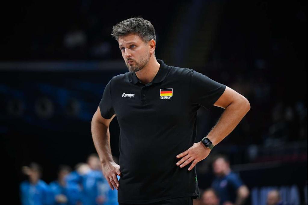 Der Bundestrainer hofft auf einen Lerneffekt. - Foto: -/Volleyballworld/dpa