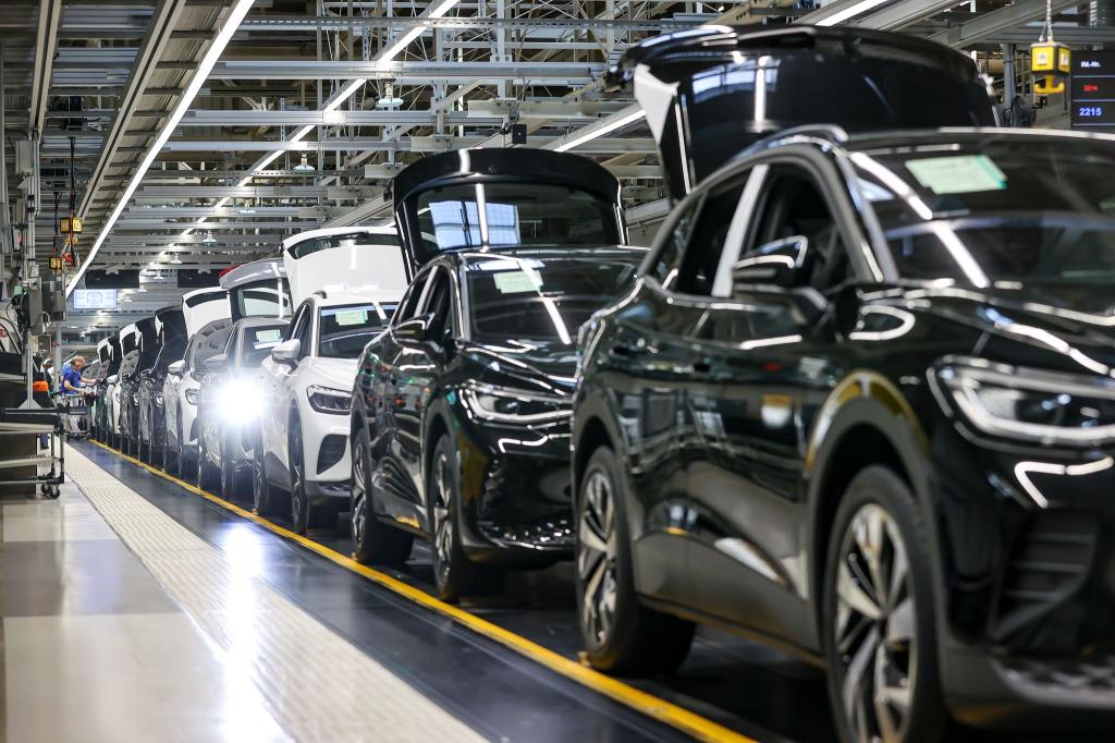 Die E-Auto-Produktion in Zwickau wird im Oktober für eine Woche ruhen. (Archivbild) - Foto: Jan Woitas/dpa