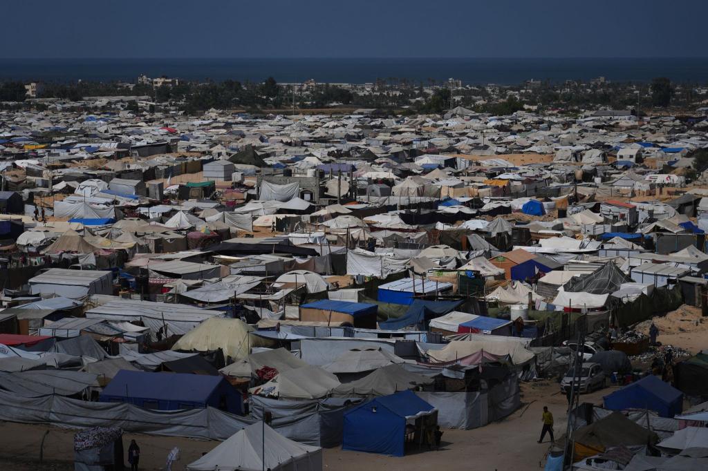 Zeltlager in der sogenannten humanitären Zone im Süden des Gazastreifens. (Archivbild) - Foto: Jehad Alshrafi/AP/dpa