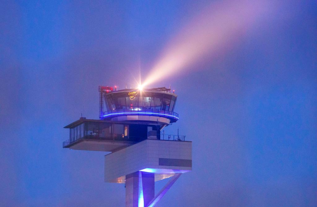 Die Maschine landete etwa eine halbe Stunde nach dem Start wieder in Frankfurt. (Archivfoto) - Foto: Andreas Arnold/dpa
