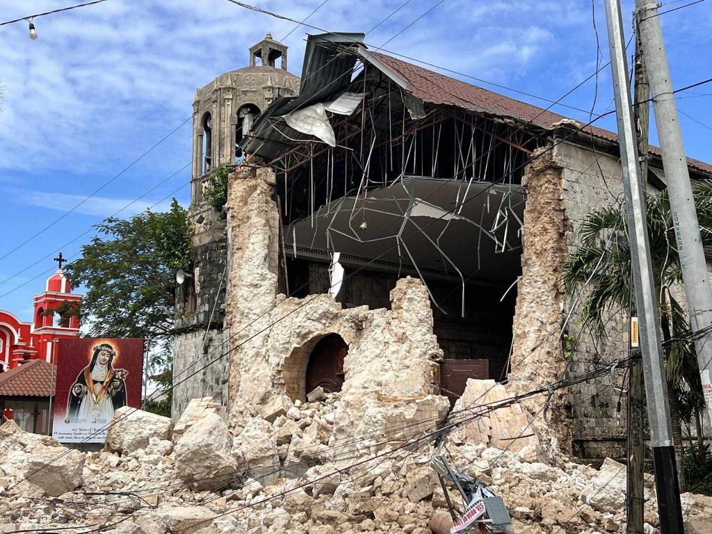 Viele Gebäude wurden völlig zerstört. - Foto: Uncredited/AP/dpa