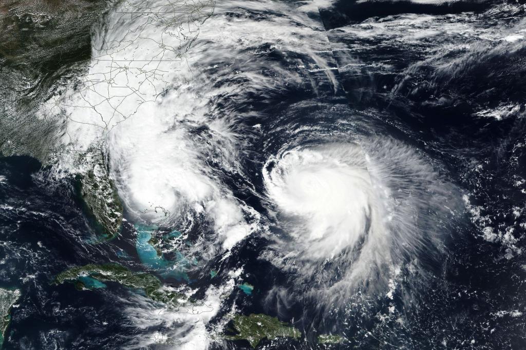 Die Hurrikane «Humberto» und «Imelda» wirbeln durch den Nordatlantik. - Foto: Uncredited/NASA Worldview/AP/dpa