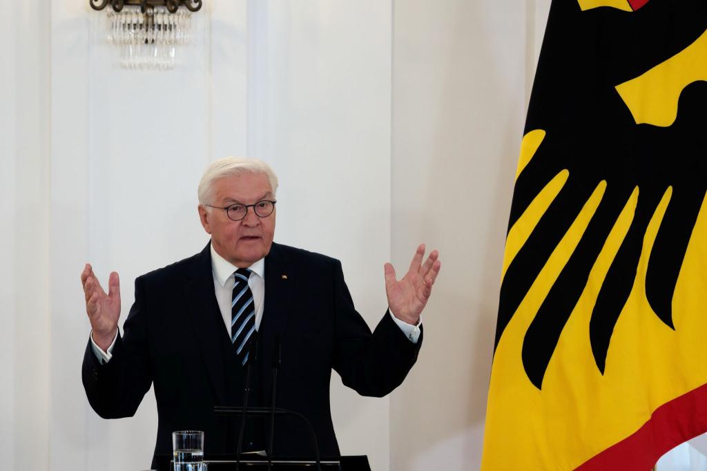 Kurz vor dem 35. Jahrestag der Deutschen Einheit richtet der Bundespräsident eine Mahnung an alle in Ost und West. - Foto: Carsten Koall/dpa