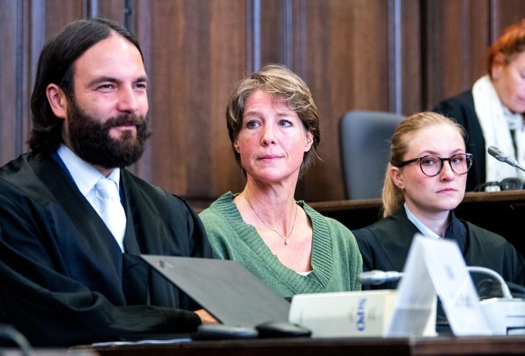 Christina Block bittet das Gericht, ihre Tochter nicht in öffentlicher Sitzung anzuhören. - Foto: Daniel Bockwoldt/dpa Pool/dpa
