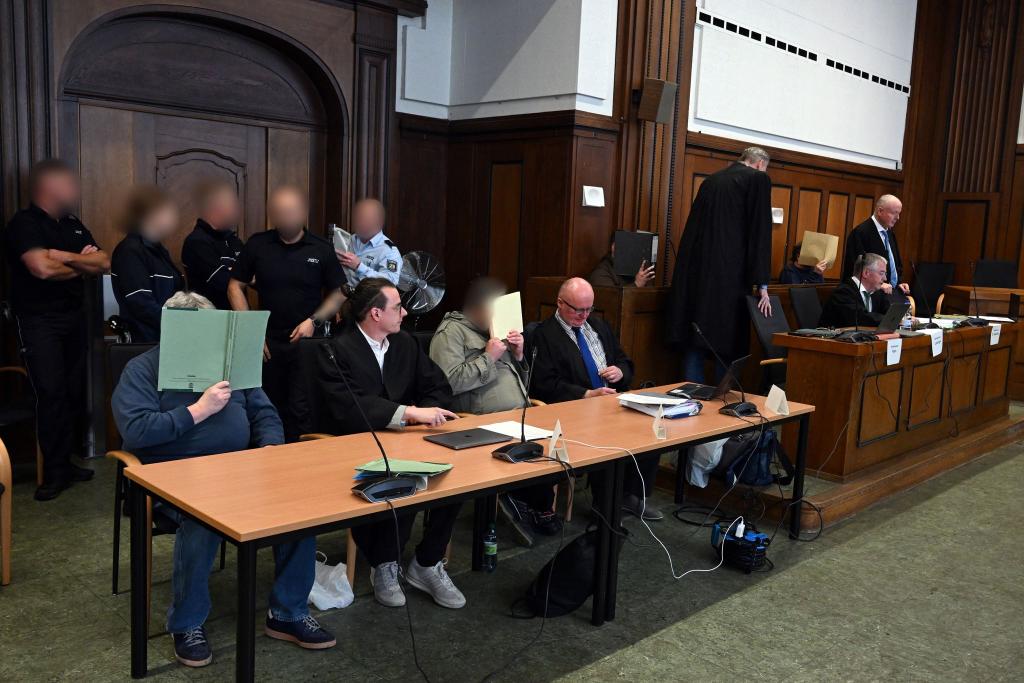 Die Angeklagten sollen laut Staatsanwaltschaft unerlässlich für den funktionierenden Betrieb der Plattform gewesen sein. - Foto: Federico Gambarini/dpa