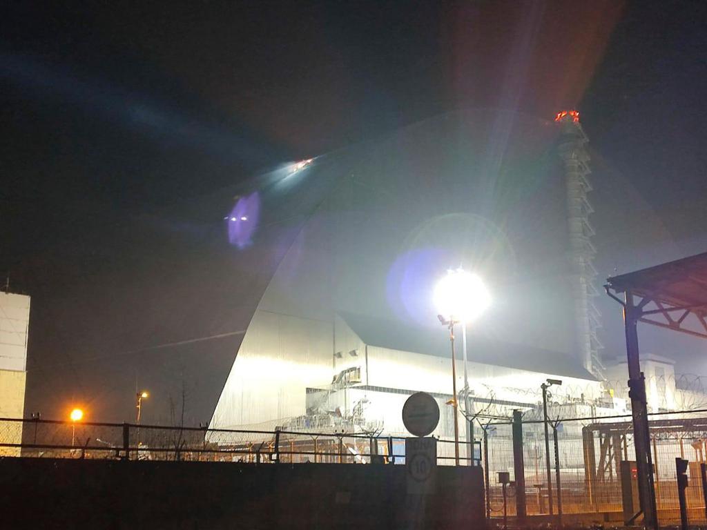 Der Sarkophag von Tschernobyl wurde im schon Februar durch eine Drohne beschädigt. (Archivbild) - Foto: Uncredited/Ukrainian Emergency Service/dpa