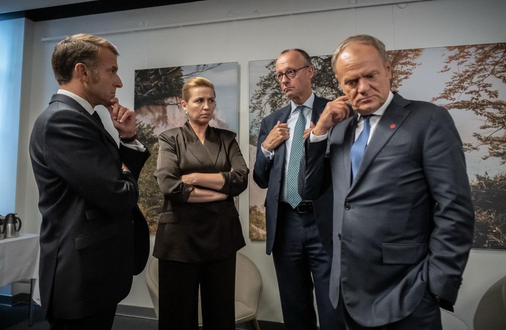 Wie geht es weiter mit der Unterstützung für die Ukraine? Für Kanzler Merz und die anderen Staats- und Regierungschefs der EU-Länder ist das kein leichtes Thema. - Foto: Michael Kappeler/dpa