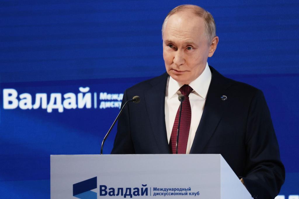 Der Kremlchef erläuterte vor Außenpolitikexperten mehrere Stunden lang seine Sicht auf die Welt. - Foto: Mikhail Metzel/Pool Sputnik Kremlin/AP/dpa