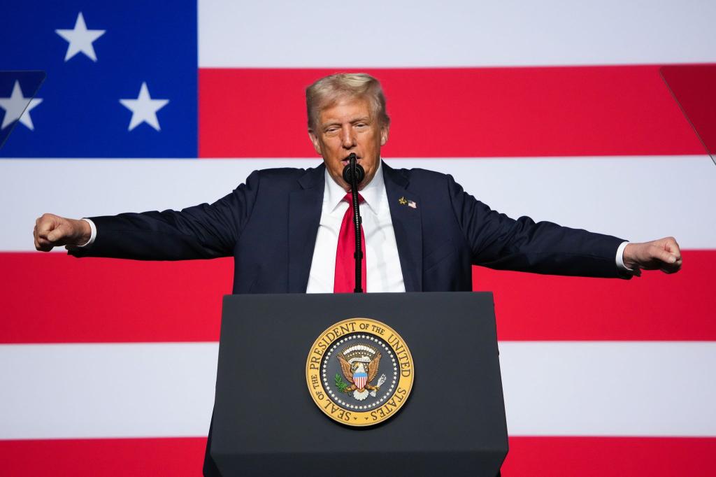 Trump wünscht, dass die Unis verbieten, was «konservative Ideen bestrafen, herabsetzen oder sogar Gewalt gegen sie anstiften könnte». - Foto: Andrew Harnik/Pool Getty Images North America/AP/dpa