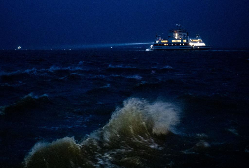 An der Nordsee kann es am verlängerten Wochenende äußerst ungemütlich werden (Archivbild). - Foto: Daniel Bockwoldt/dpa