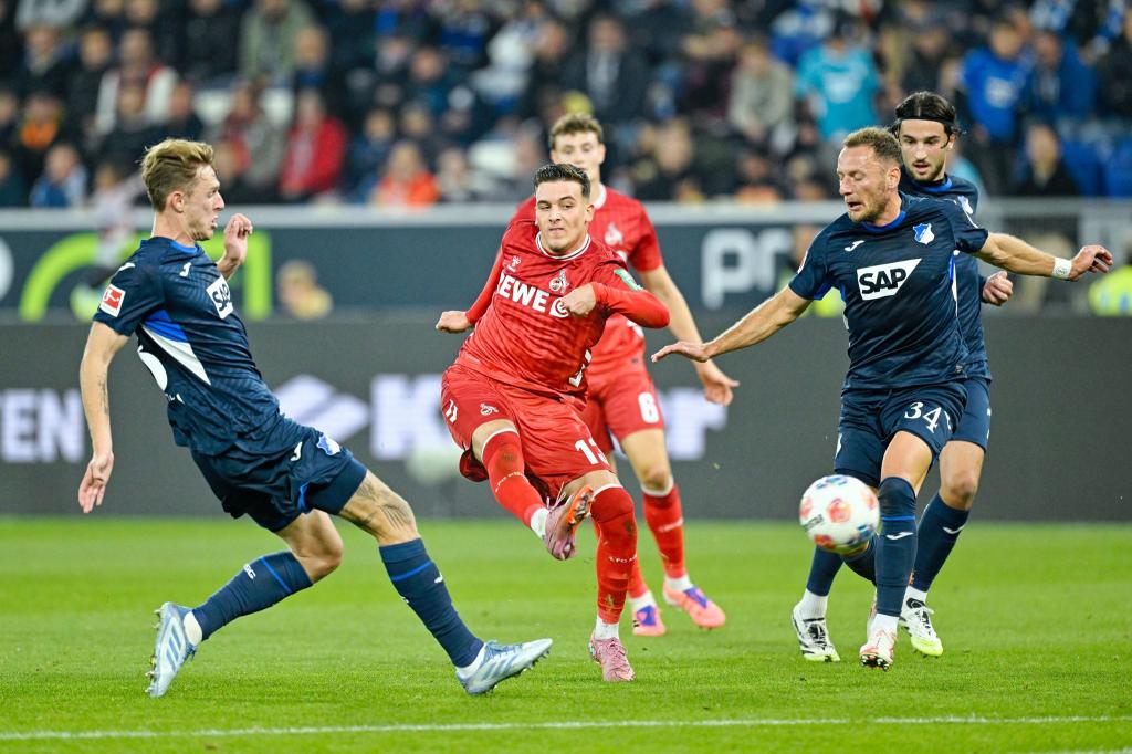 Rein damit: Kölns Said El Mala trifft zur Gästeführung. - Foto: Uwe Anspach/dpa