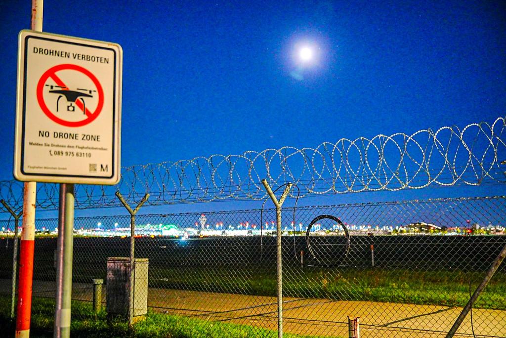Noch ist unklar, ob es Drohnen waren. - Foto: Enrique Kaczor/onw-images/dpa
