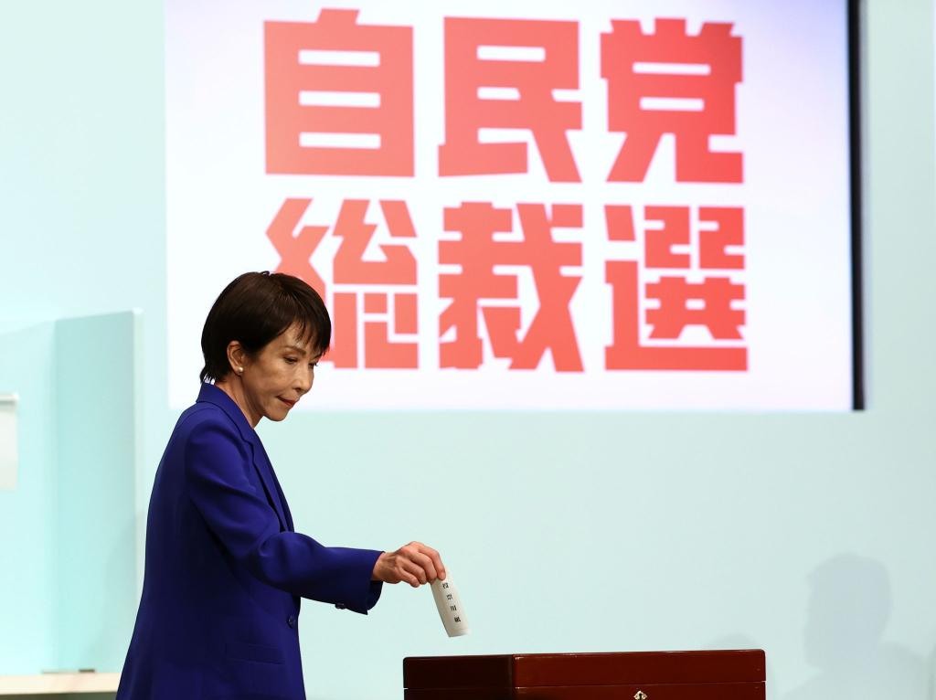 Sanae Takaichi übernimmt als erste Frau den Vorsitzt der regierenden LDP. - Foto: Kim Kyung-Hoon/Pool Reuters/AP/dpa