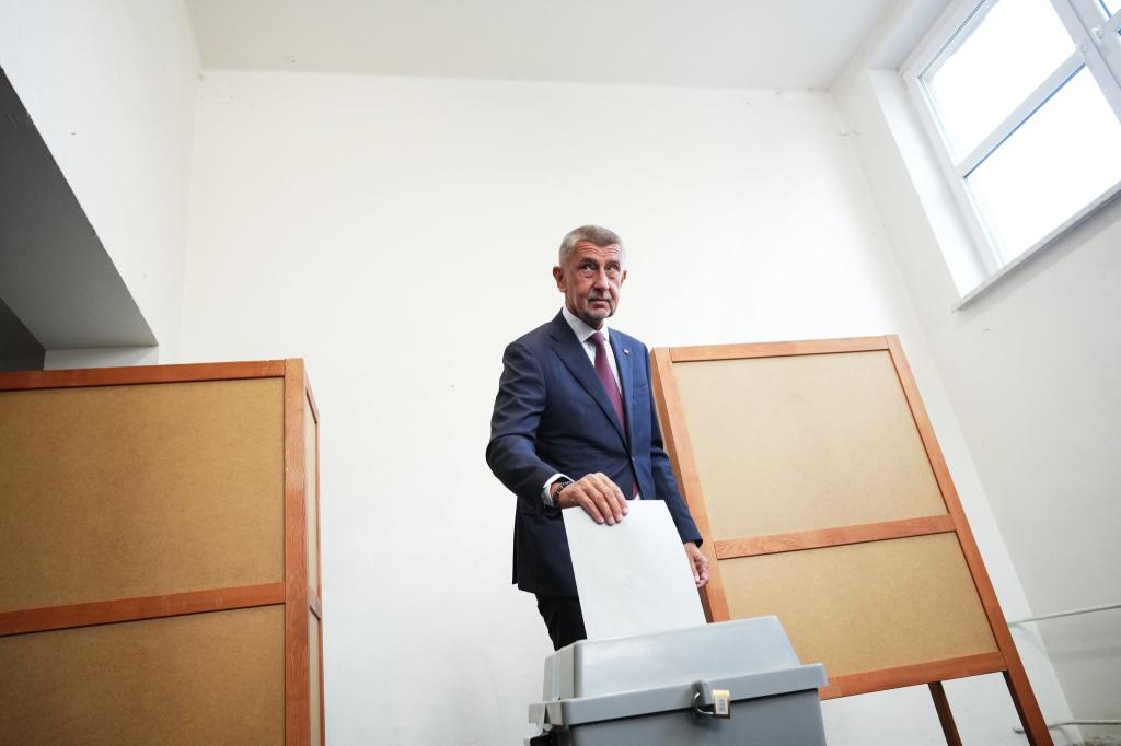 Im Wahlkampf hatte der Umfragefavorit Andrej Babis ein Ende der Waffenlieferungen seines Landes an die Ukraine angekündigt. - Foto: Petr David Josek/AP/dpa