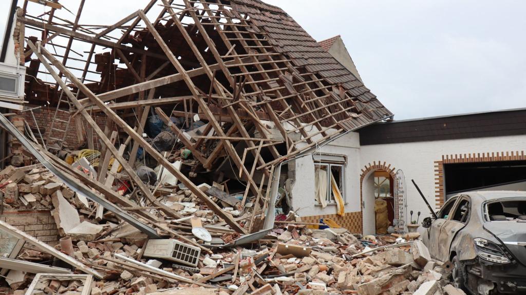 Die Ursache für die Explosion war zunächst unklar. - Foto: René Priebe/dpa