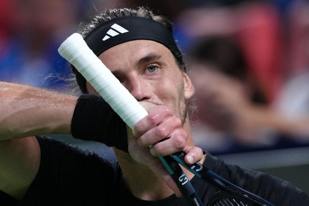 Alexander Zverev ist auch in Shanghai früh ausgeschieden. - Foto: Andy Wong/AP/dpa