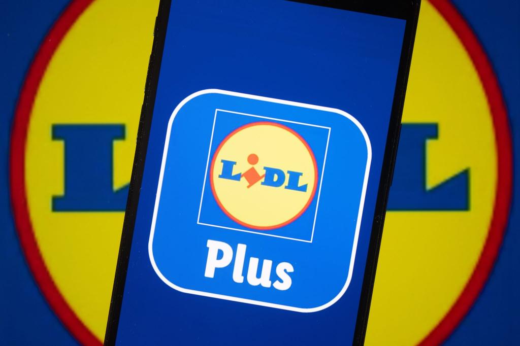 Der Rechtsstreit zwischen Verbraucherschützern und dem Discounter Lidl um die «Lidl Plus»-App geht in die nächste Runde. (Archivbild) - Foto: Sebastian Kahnert/dpa