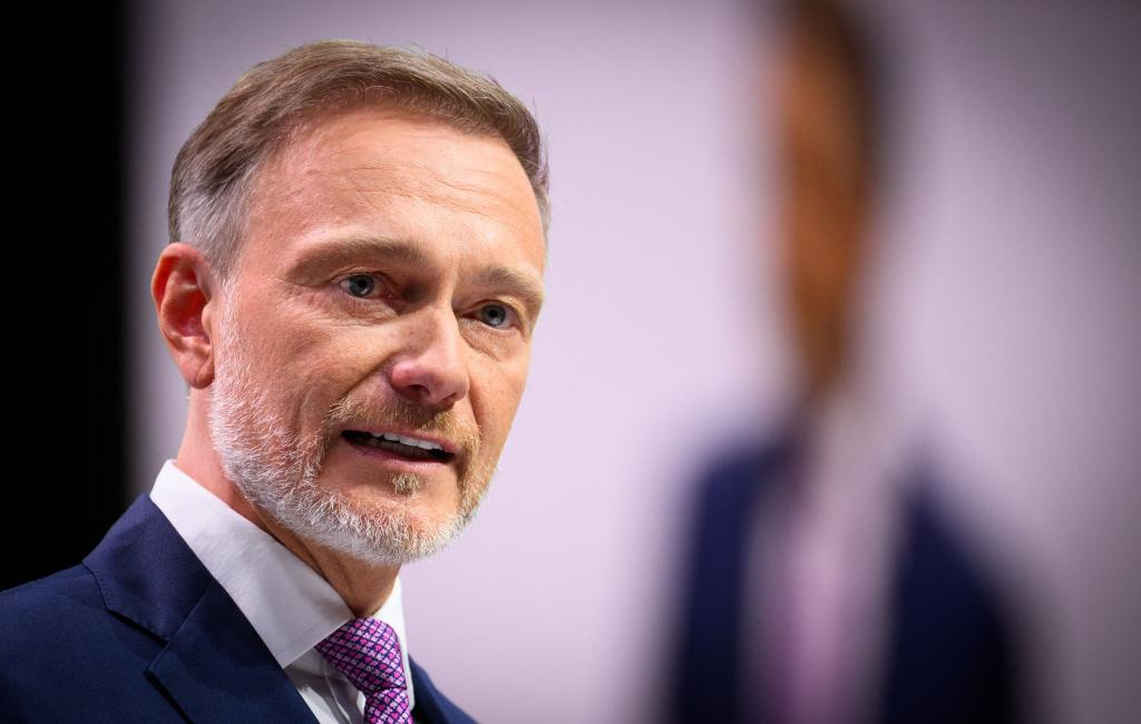 Ex-FDP-Chef Christian Lindner strebt in die Wirtschaft. (Archivbild) - Foto: Bernd von Jutrczenka/dpa