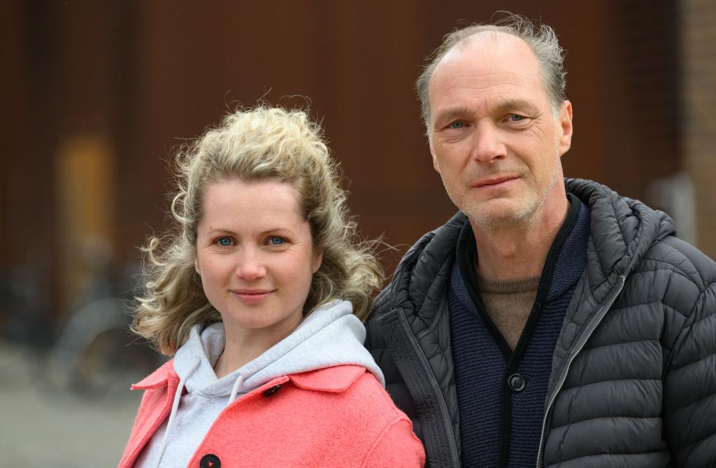 Leonie Winkler (Cornelia Gröschel) und Peter Michael Schnabel (Martin Brambach) ermitteln nach dem Abschied der Kollegin Karin Gorniak (Karin Hanczewski) im Dresdner Tatort «Siebenschläfer» alleine. - Foto: Robert Michael/dpa