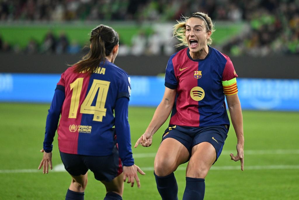 Die vielfach ausgezeichneten Aitana Bonmatí und Alexia Putellas jubeln auch gegen den FC Bayern (Archivbild) - Foto: Swen Pförtner/dpa