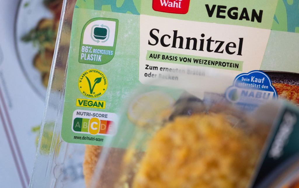 Gibt es künftig kein Schnitzel aus Soja oder Weizen mehr? (Symbolbild) - Foto: Marijan Murat/dpa