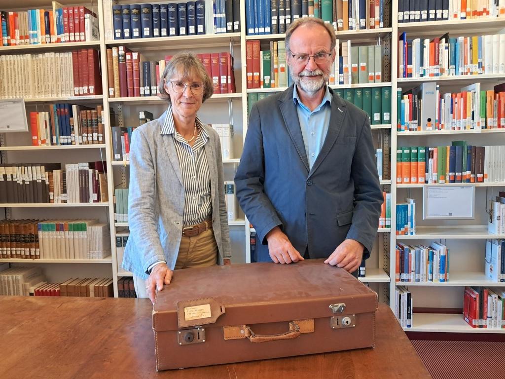 Gisela Niemöller und Rudolf Fietz haben den Roman der Widerstandskämpferin Mopsa Sternheim rekonstruiert. - Foto: Leon Werth/Landesbibliothek Oldenburg/dpa