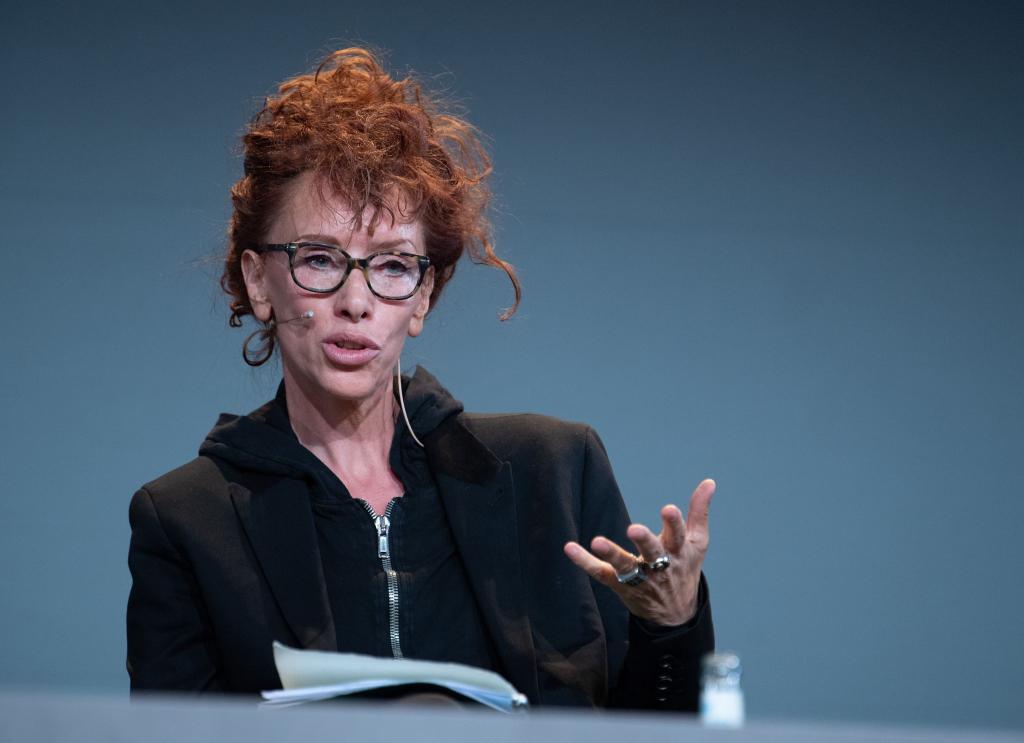 Die schöne neue Welt malt Sibylle Berg mit Witz, Fantasie und Sarkasmus in lustvollen Details und Kaskaden skurriler Ideen aus. (Archivbild) - Foto: Soeren Stache/dpa