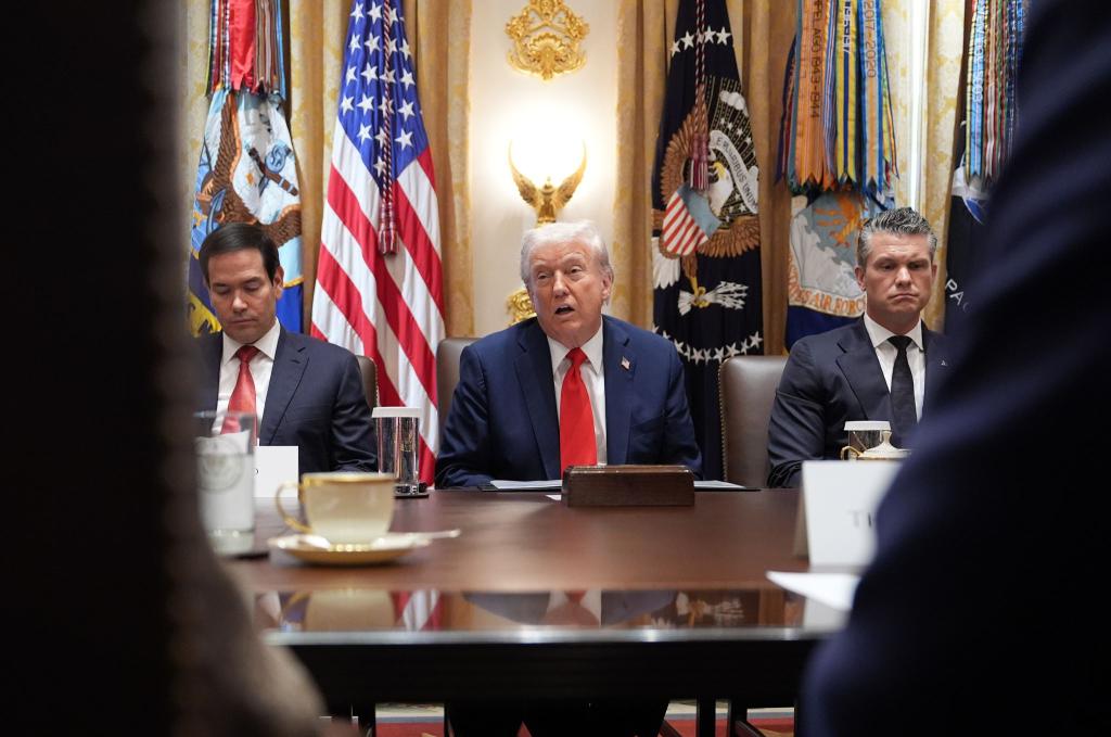 Trump sagt, man müsse den Demokraten «einen kleinen Vorgeschmack ihrer eigenen Medizin geben». - Foto: Evan Vucci/AP/dpa