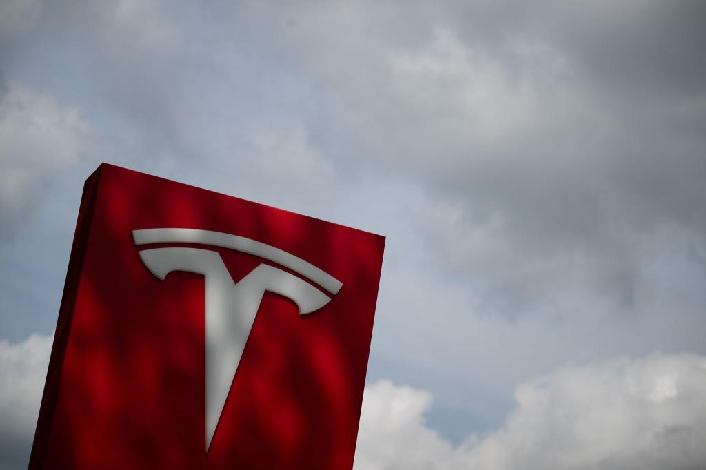 US-Aufseher untersuchen Teslas «Autopilot»-Software schon lange. (Archivbild) - Foto: Sebastian Gollnow/dpa