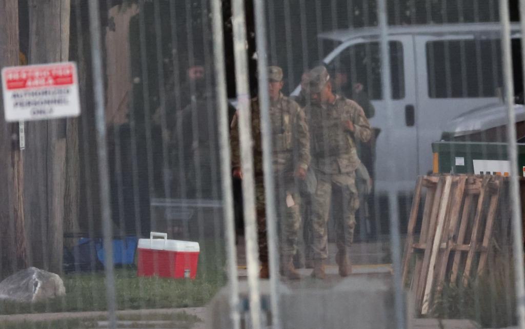 Laut US-Medien waren Nationalgardisten schon im Einsatz. - Foto: Talia Sprague/AP/dpa