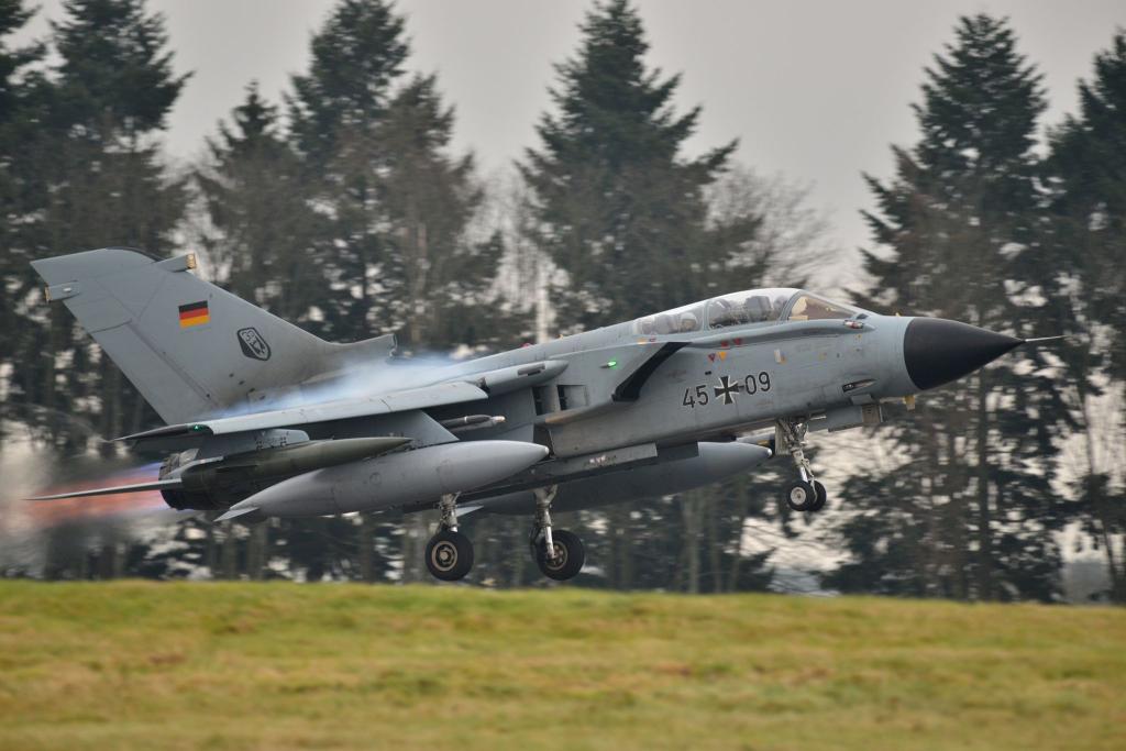 Deutschland hat für die Übung unter anderem drei Tornados angemeldet. (Archivbild) - Foto: picture alliance / Harald Tittel/dpa