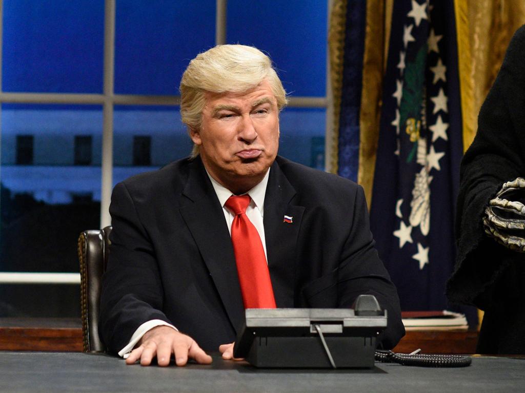 Politische Comedy war immer Teil von «Saturday Night Live». Niemand war häufiger zu Gast als Alec Baldwin – hier als Donald Trump. - Foto: picture alliance / Will Heath/NBC/AP/dpa