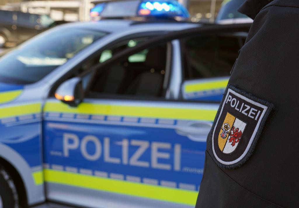 Die Polizei sucht nach einem Jungen aus Güstrow. (Symbolbild) - Foto: Marcus Brandt/dpa