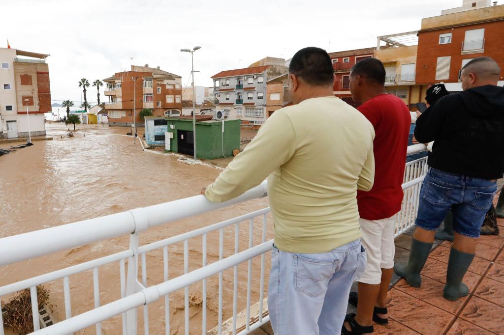 Starker Regen hat in Südostspanien zu Überschwemmungen geführt. - Foto: Edu Botella/EUROPA PRESS/dpa