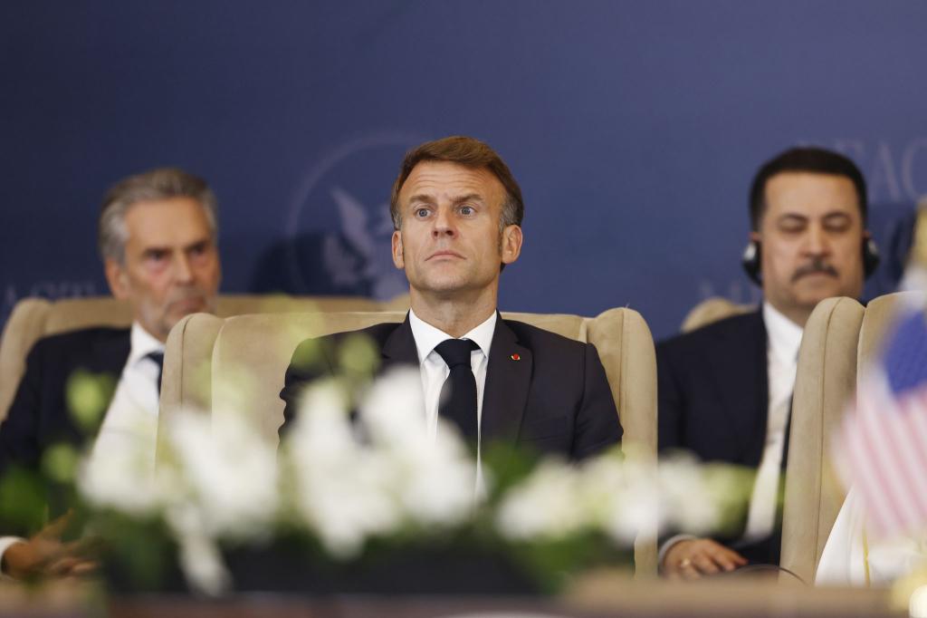 Nach dem Gaza-Friedensgipfel fordert der französische Präsident Emmanuel Macron eine äußerst strenge internationale Überwachung im Gazastreifen. - Foto: Yoan Valat/Pool EPA/AP/dpa