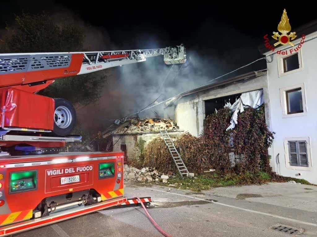 Bei der Explosion wurden drei Polizisten getötet. - Foto: --/Italienische Feuerwehr/dpa