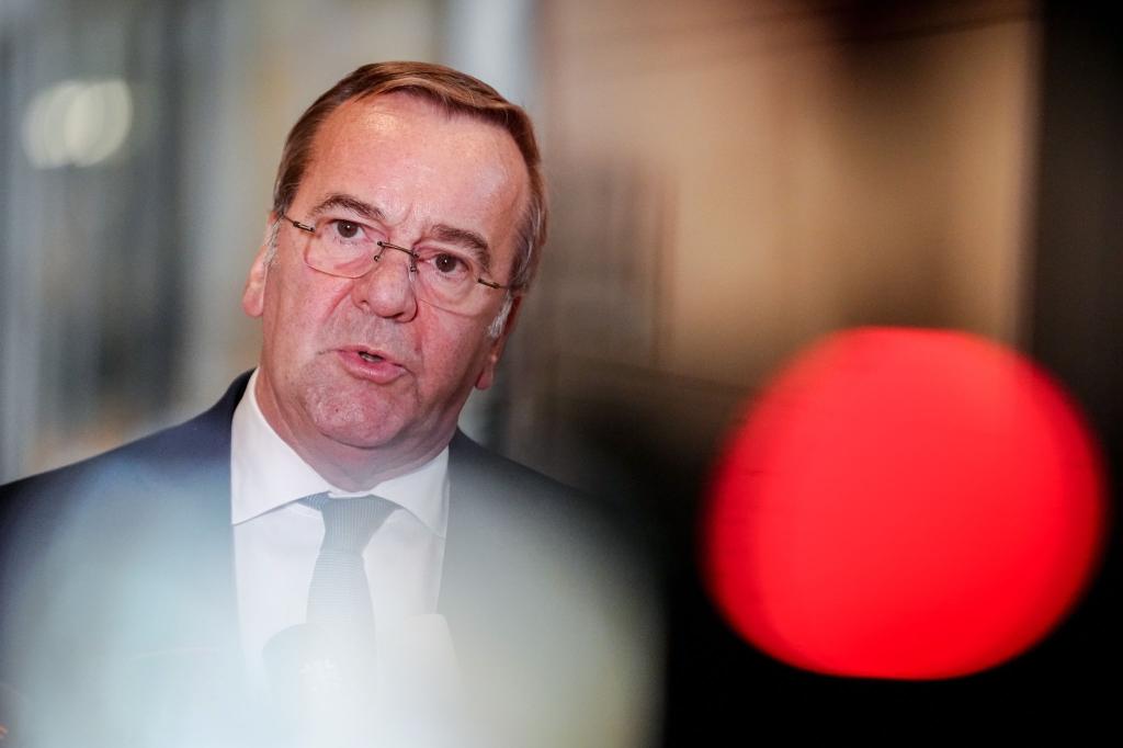 Der Verteidigungsminister kritisiert, dass zentrale Punkte seines Gesetzentwurfs geändert wurden, bevor dieser überhaupt in den Bundestag eingebracht worden ist. (Archivbild) - Foto: Kay Nietfeld/dpa