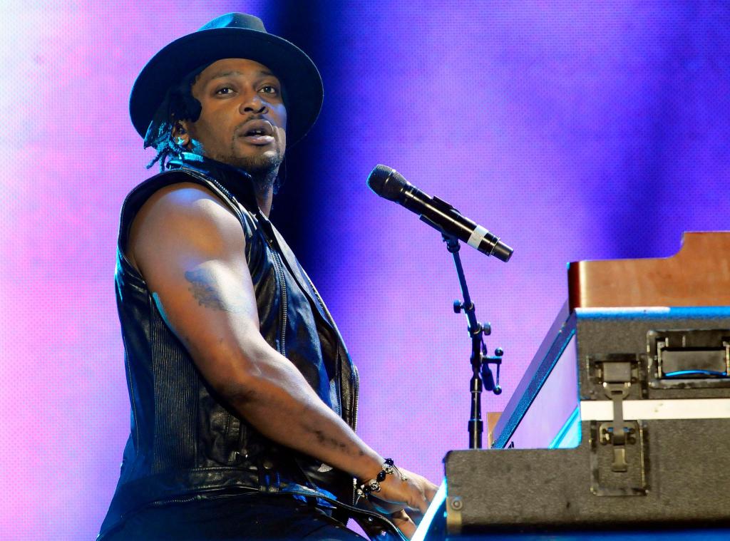 Der US-Musiker D'Angelo 2012 bei einem Auftritt in New Orleans. (Archivbild) - Foto: Cheryl Gerber/Invision/AP/dpa