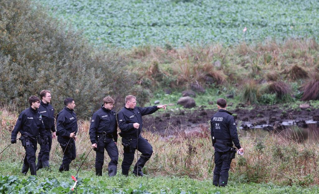 Die Polizei sucht weiter nach Hinweisen, die zur Aufklärung des gewaltsamen Todes eines Kindes führen. - Foto: Bernd Wüstneck/dpa