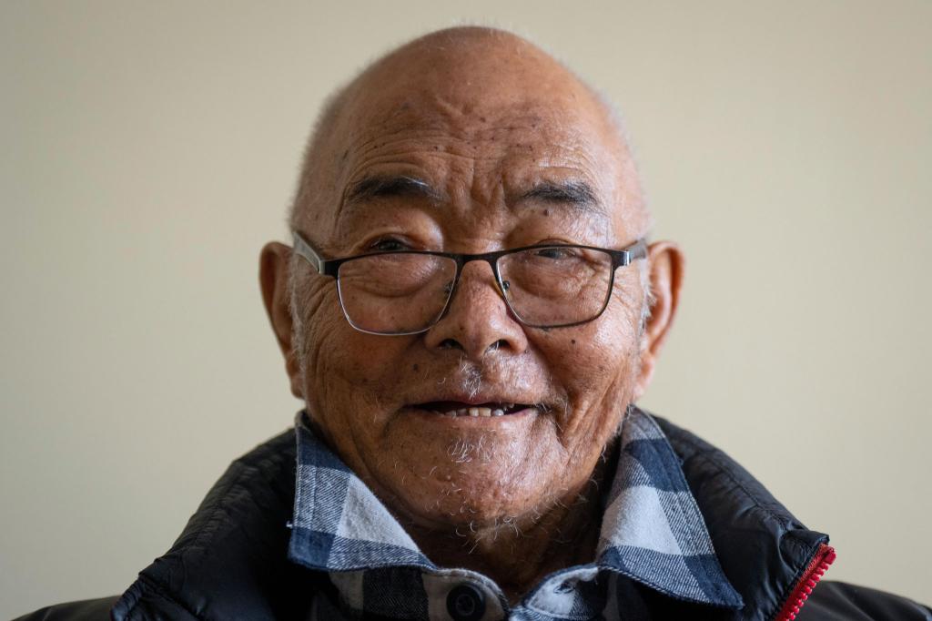 Kanchha Sherpa war der letzte Überlebende der Everest-Expedition 1953 um Edmund Hillary und Tenzing Norgay. Der 92-Jährige starb nach Angaben seiner Familie zu Hause in Kathmandu. (Archivbild) - Foto: Niranjan Shrestha/AP/dpa