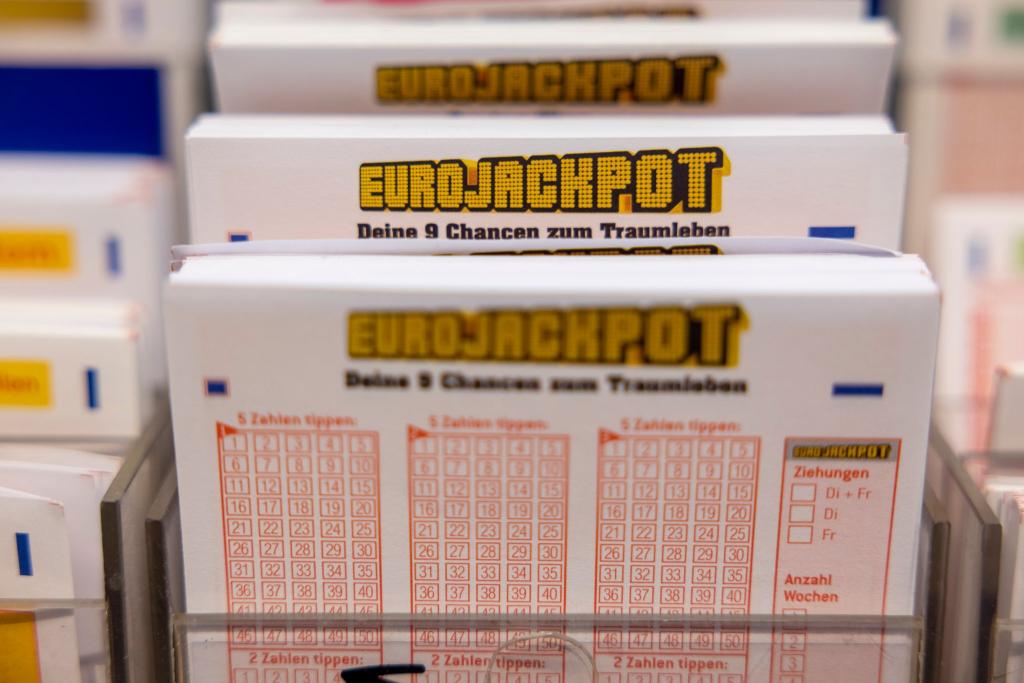 Mit exakt 69.169.588,10 Euro war der Jackpot gefüllt. (Symbolbild) - Foto: Thomas Banneyer/dpa