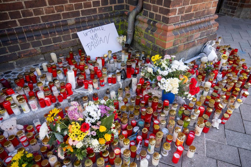 Die Anteilnahme an dem Tod des achtjährigen Fabian ist groß. - Foto: Stefan Sauer/dpa