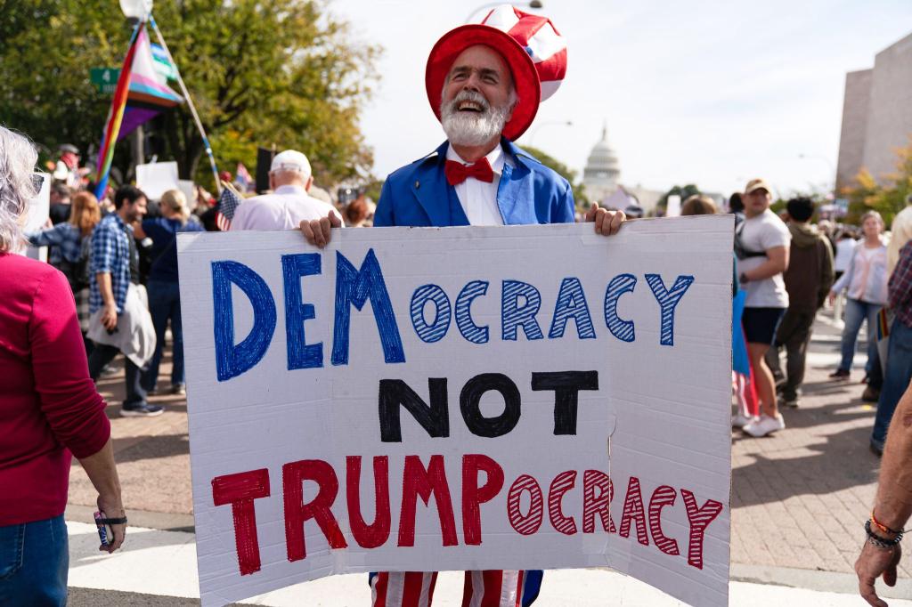 Seit Trumps zweiten Amtsantritt hat es in den USA deutlich mehr Demonstrationen als in seiner ersten Amtszeit gegeben. - Foto: Jose Luis Magana/FR159526 AP/AP/dpa