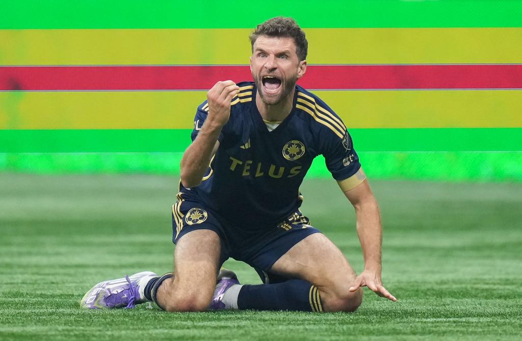 Für Thomas Müller ist eine Rückkehr zum FC Bayern noch Zukunftsmusik. - Foto: DARRYL DYCK/The Canadian Press via AP/dpa